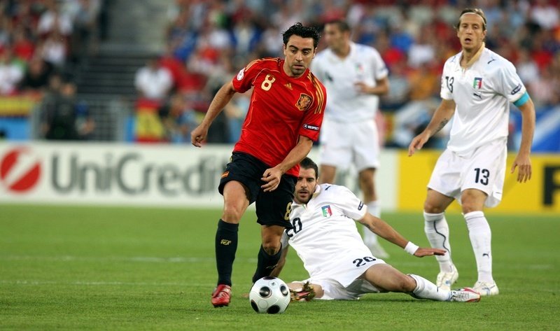 Tottenham Playmaker to Miss Rest of Season and World Cup With Netherlands After Being Stretchered Off at Wolves